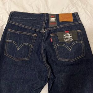 Levi’s high rise straight leg size 28